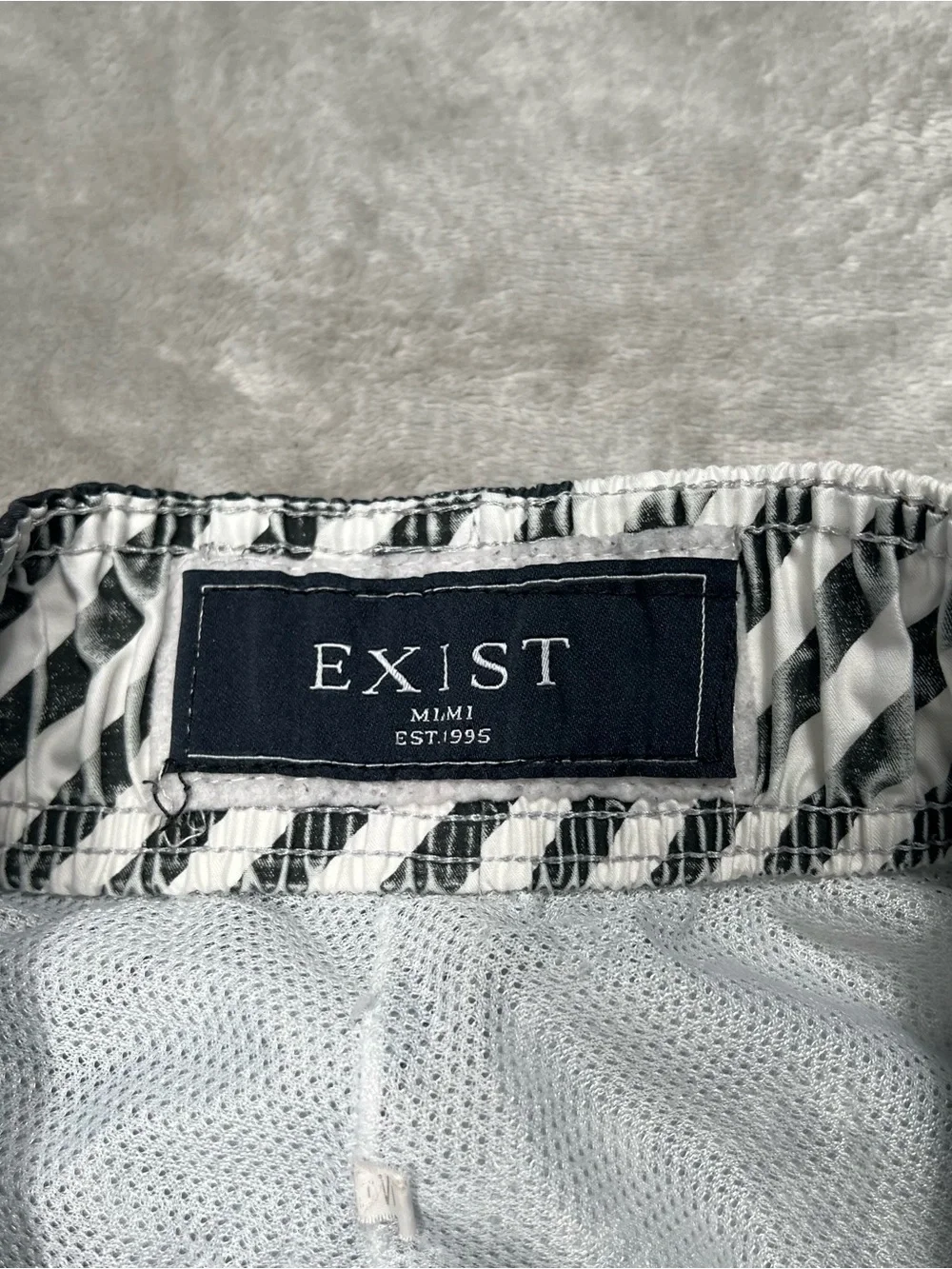 Exist Rising Sun Board Shorts Mens L Black/White Billabong Style Swin Trunks